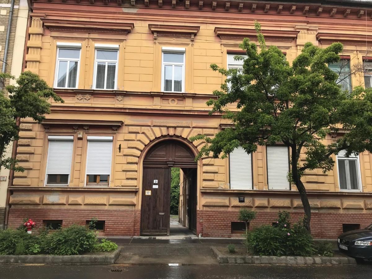 Classic Apartman Szeged Ngoại thất bức ảnh